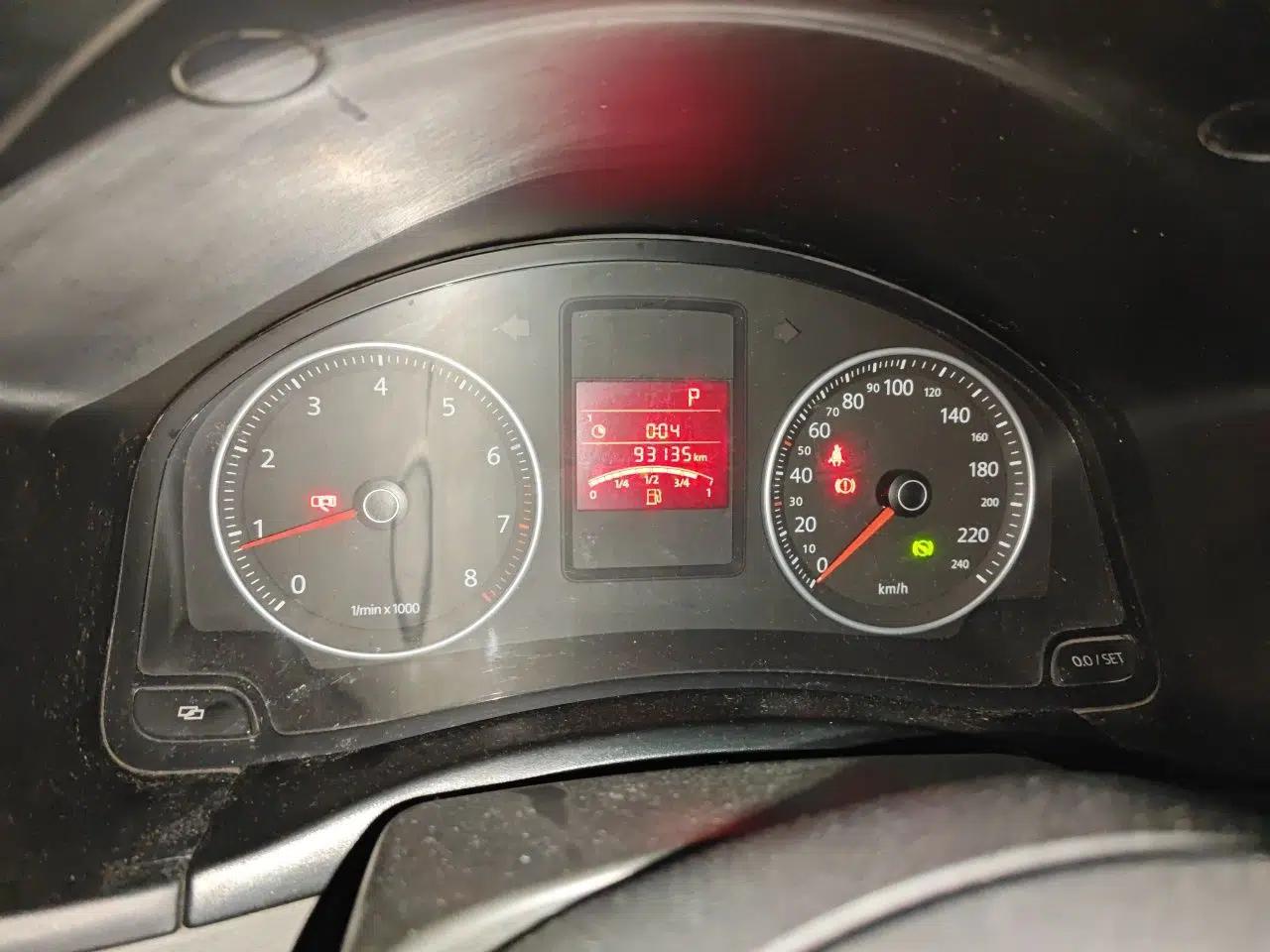 Volkswagen Bora 2012 1.6L Automatic Fashion Edition — миниатюра 11