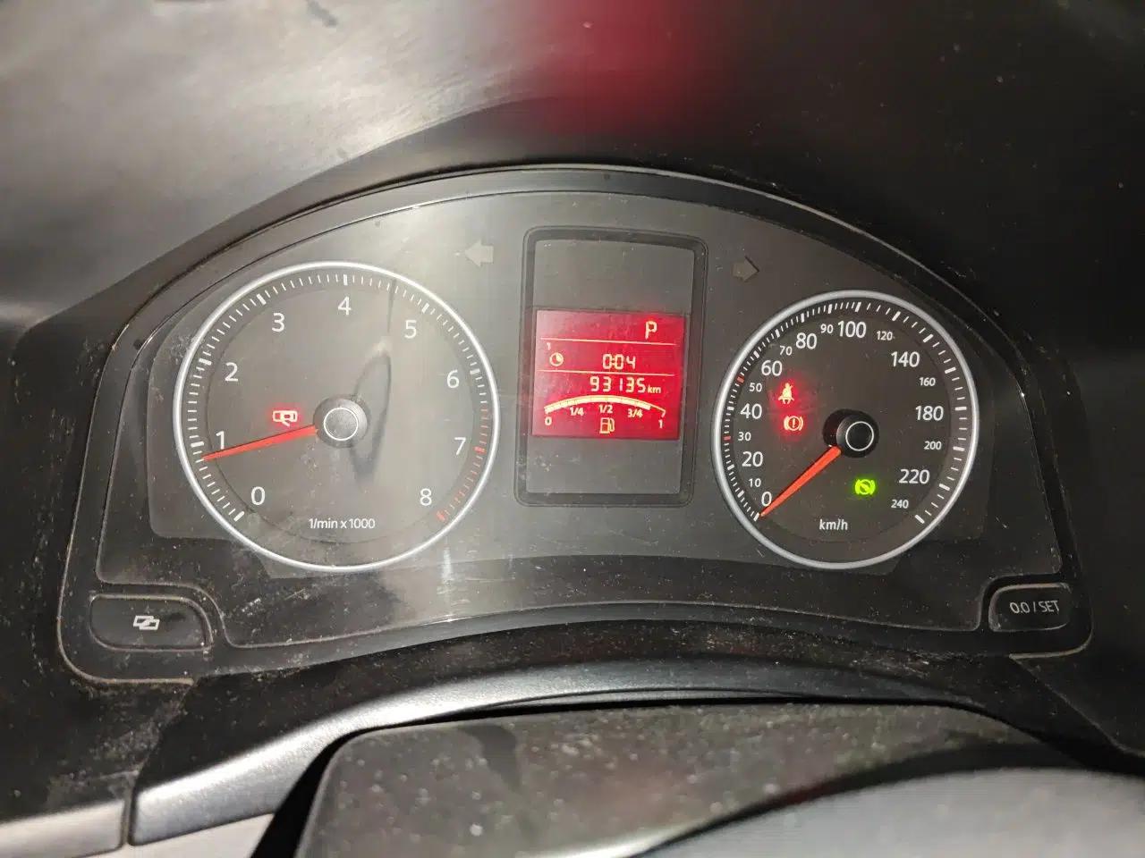 Volkswagen Bora 2012 1.6L Automatic Fashion Edition — миниатюра 12