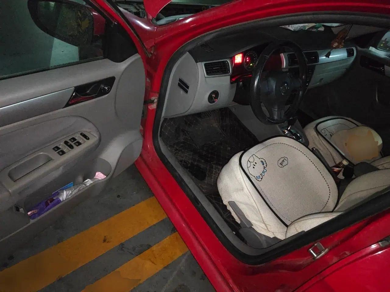 Volkswagen Bora 2012 1.6L Automatic Fashion Edition — миниатюра 16