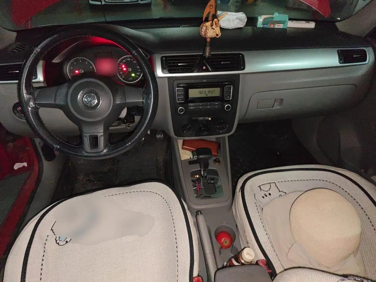 Volkswagen Bora 2012 1.6L Automatic Fashion Edition — миниатюра 9