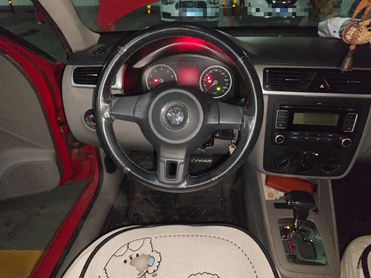 Volkswagen Bora 2012 1.6L Automatic Fashion Edition — миниатюра 10
