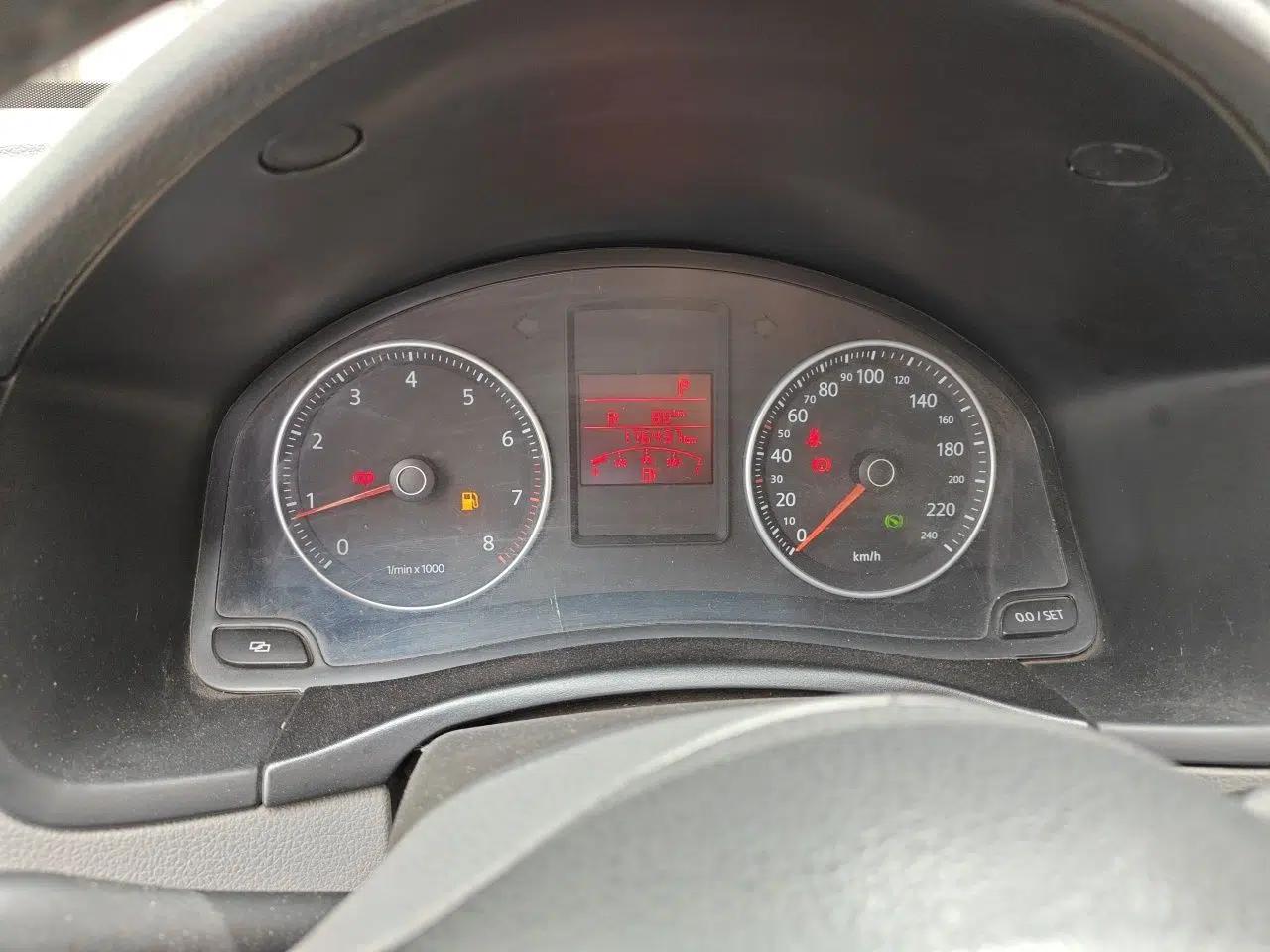 Volkswagen Bora 2011 1.6L Automatic Comfort Model — миниатюра 11