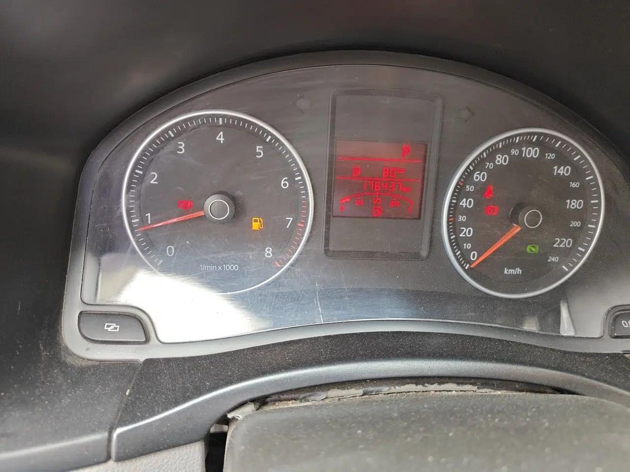 Volkswagen Bora 2011 1.6L Automatic Comfort Model — миниатюра 12