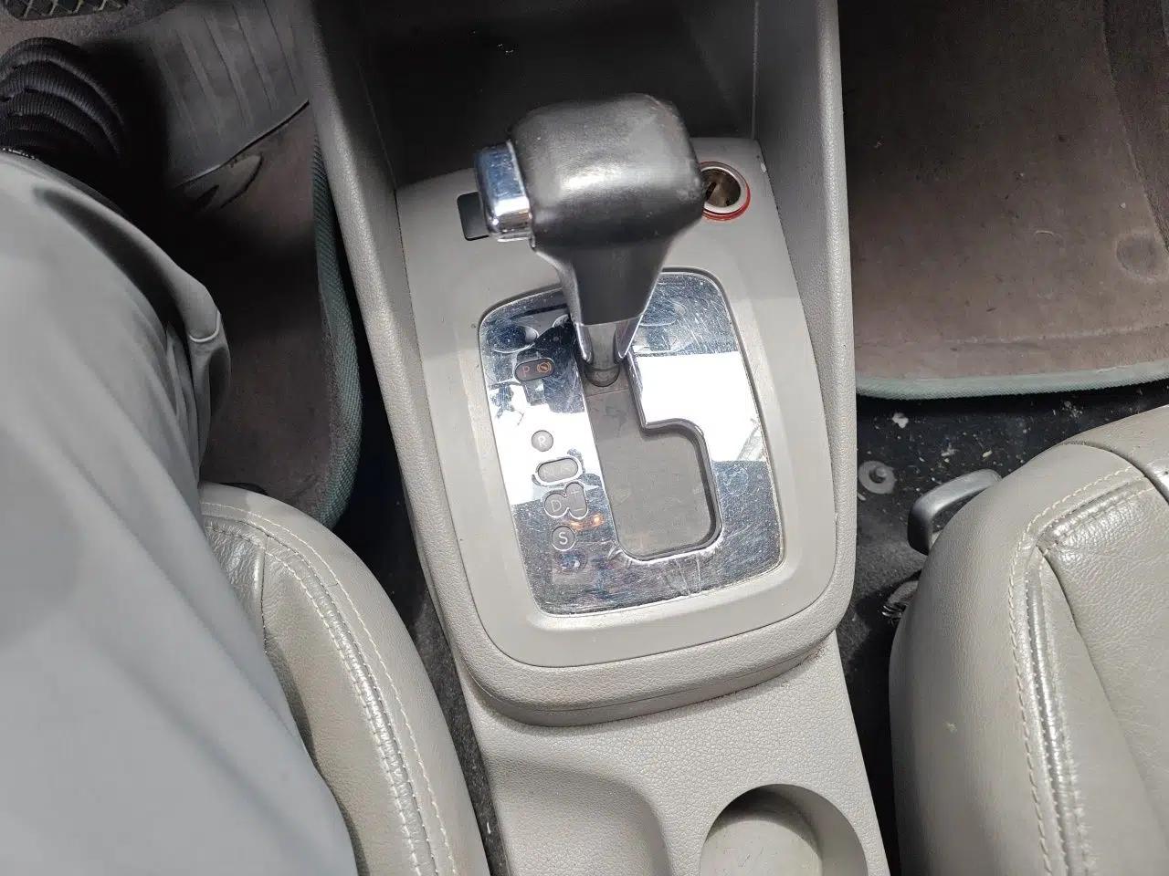 Volkswagen Bora 2011 1.6L Automatic Comfort Model — миниатюра 14
