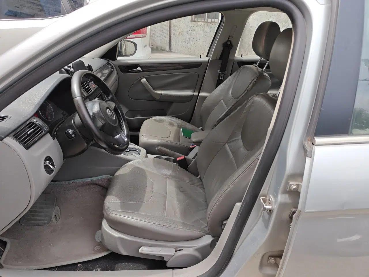 Volkswagen Bora 2011 1.6L Automatic Comfort Model — миниатюра 15