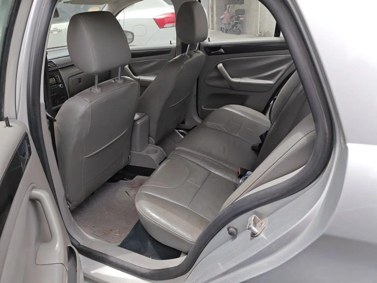 Volkswagen Bora 2011 1.6L Automatic Comfort Model — миниатюра 17