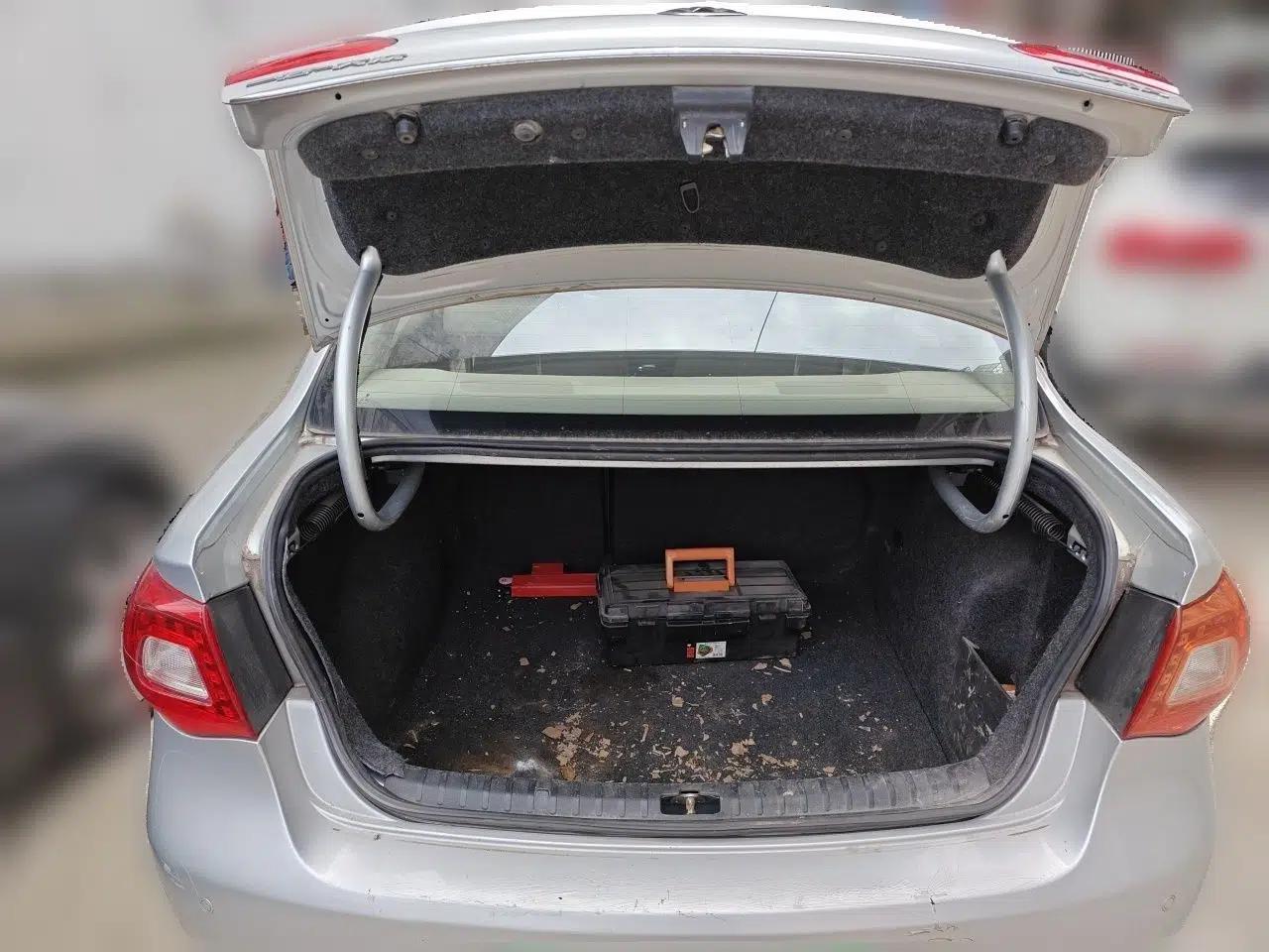 Volkswagen Bora 2011 1.6L Automatic Comfort Model — миниатюра 19