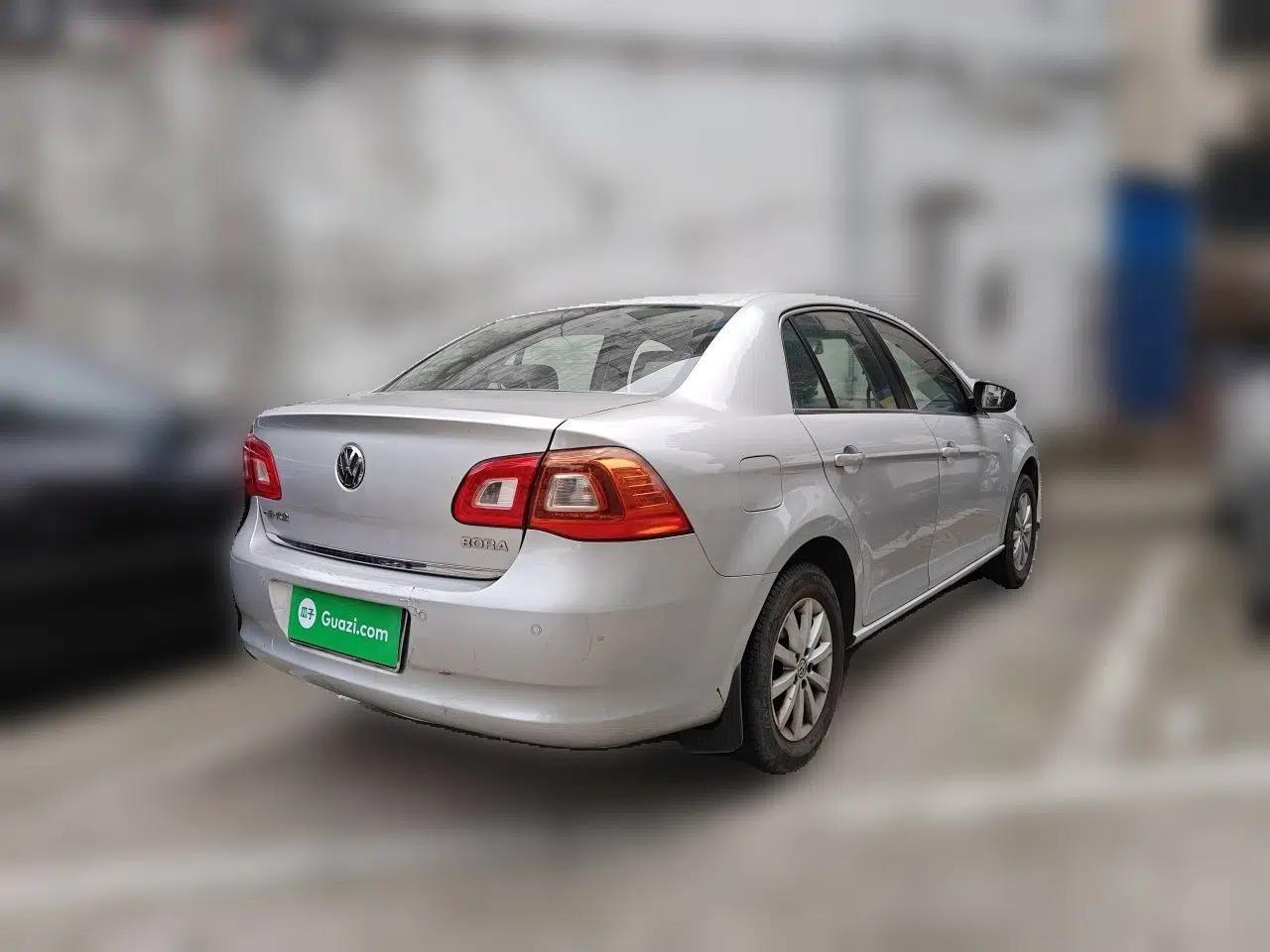 Volkswagen Bora 2011 1.6L Automatic Comfort Model — миниатюра 6
