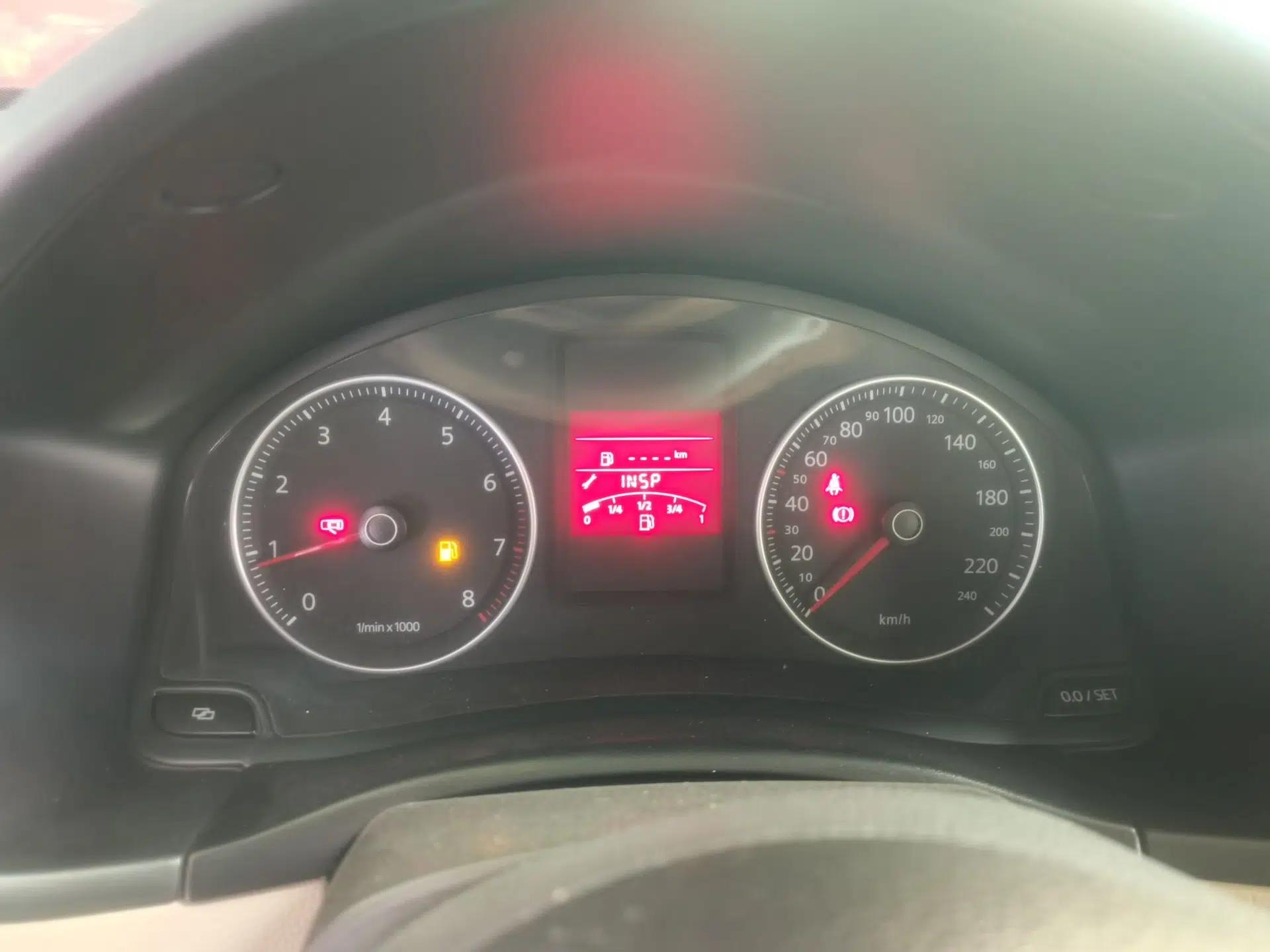 Volkswagen Bora 2012 1.6L Manual Fashion Edition — миниатюра 11