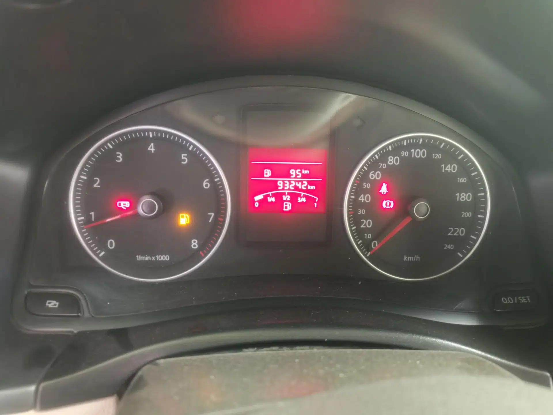 Volkswagen Bora 2012 1.6L Manual Fashion Edition — миниатюра 12