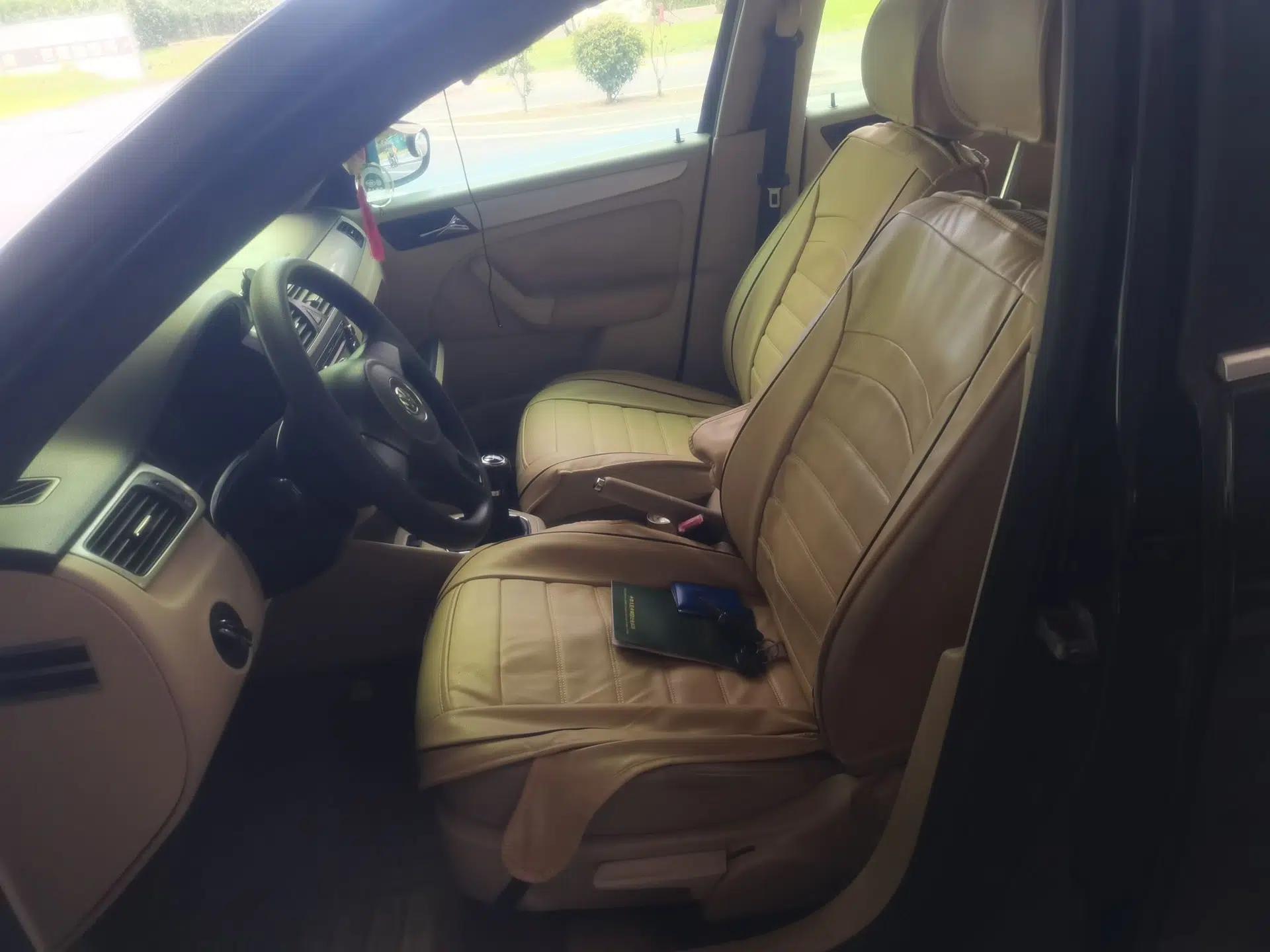 Volkswagen Bora 2012 1.6L Manual Fashion Edition — миниатюра 15