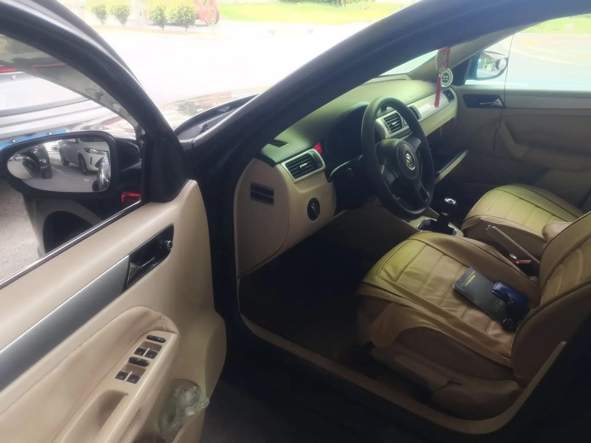 Volkswagen Bora 2012 1.6L Manual Fashion Edition — миниатюра 16