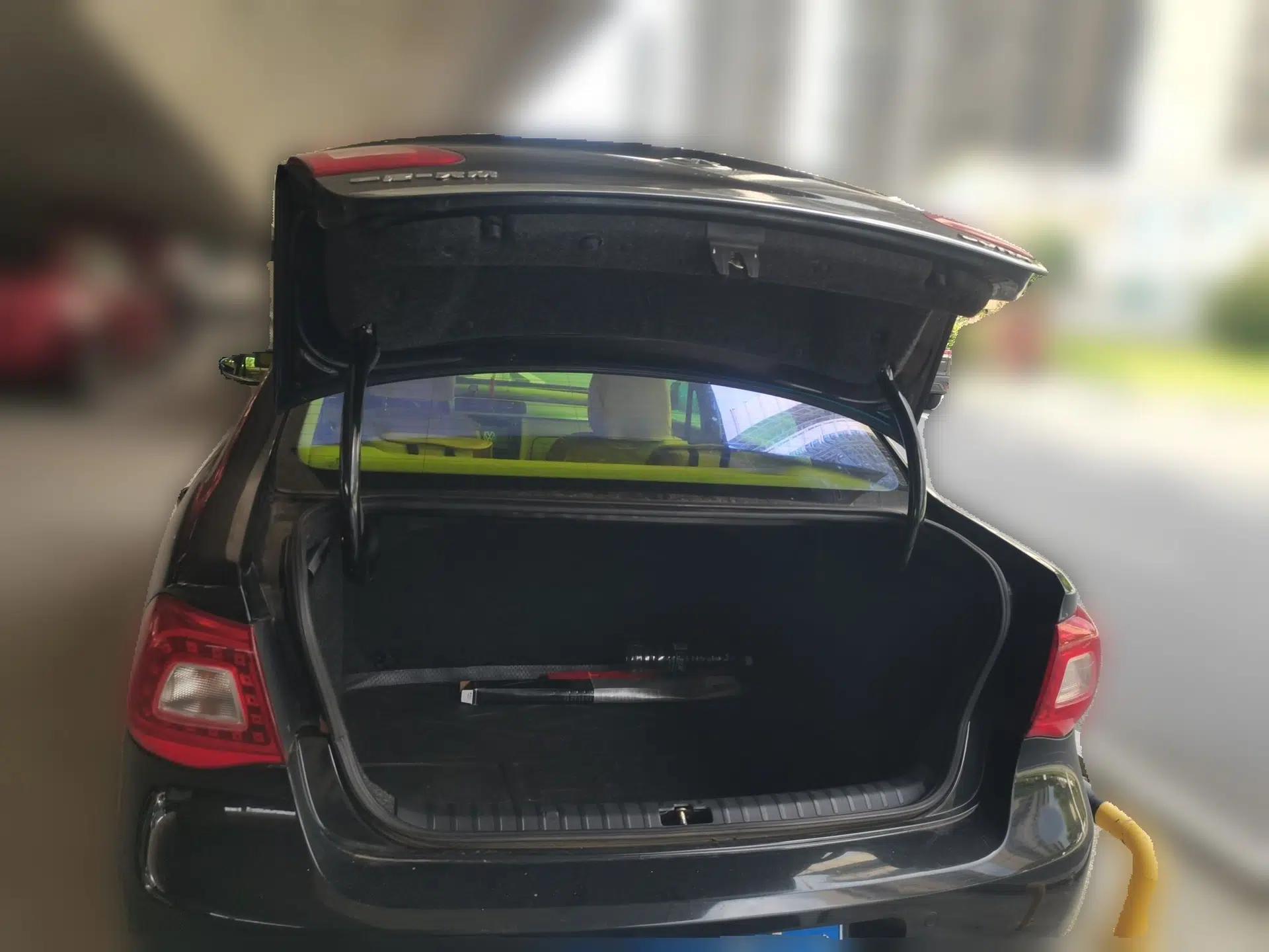Volkswagen Bora 2012 1.6L Manual Fashion Edition — миниатюра 19