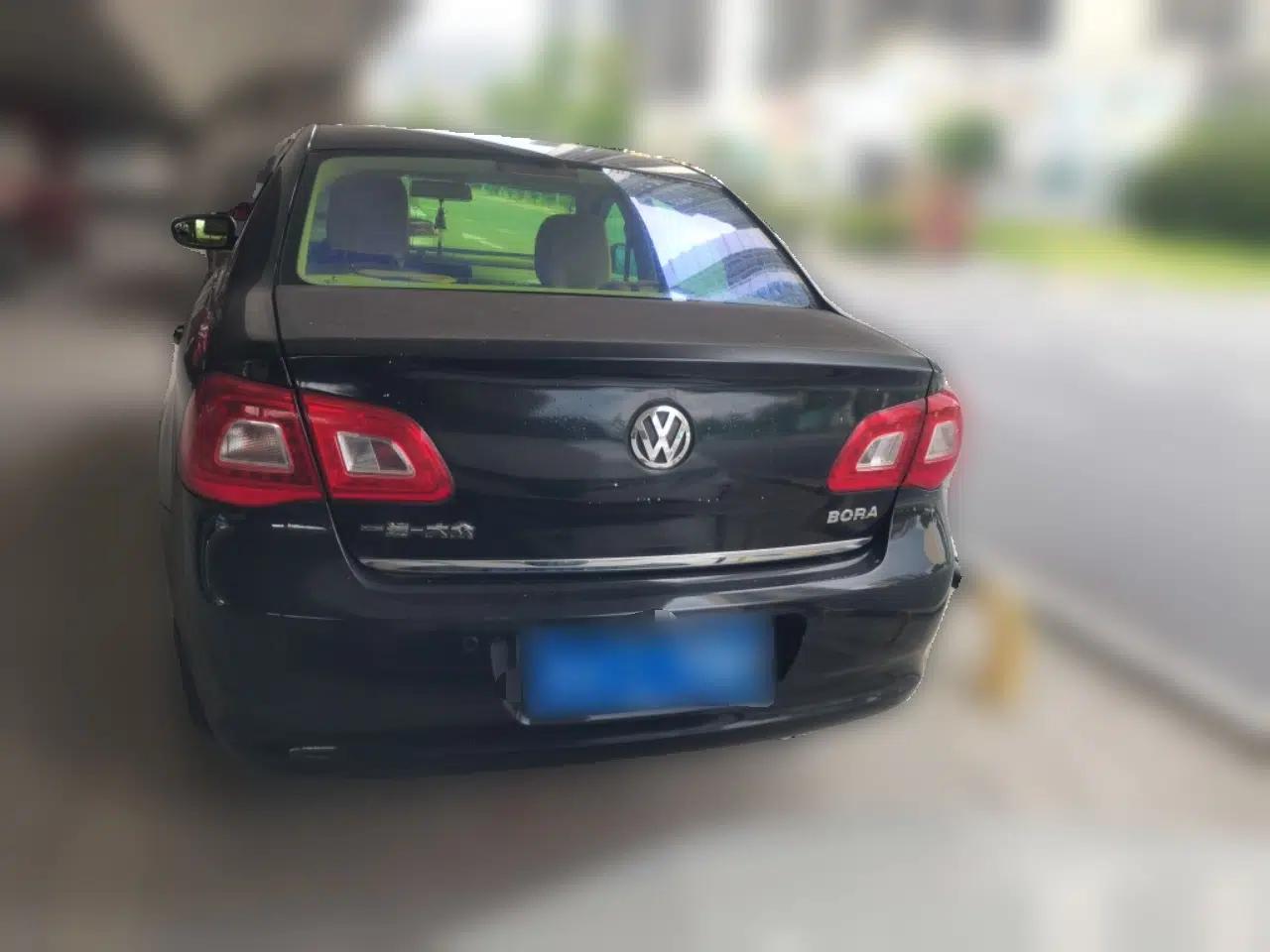 Volkswagen Bora 2012 1.6L Manual Fashion Edition — миниатюра 5