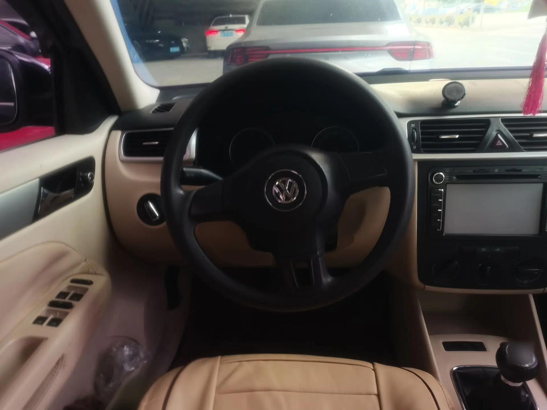 Volkswagen Bora 2012 1.6L Manual Fashion Edition — миниатюра 10