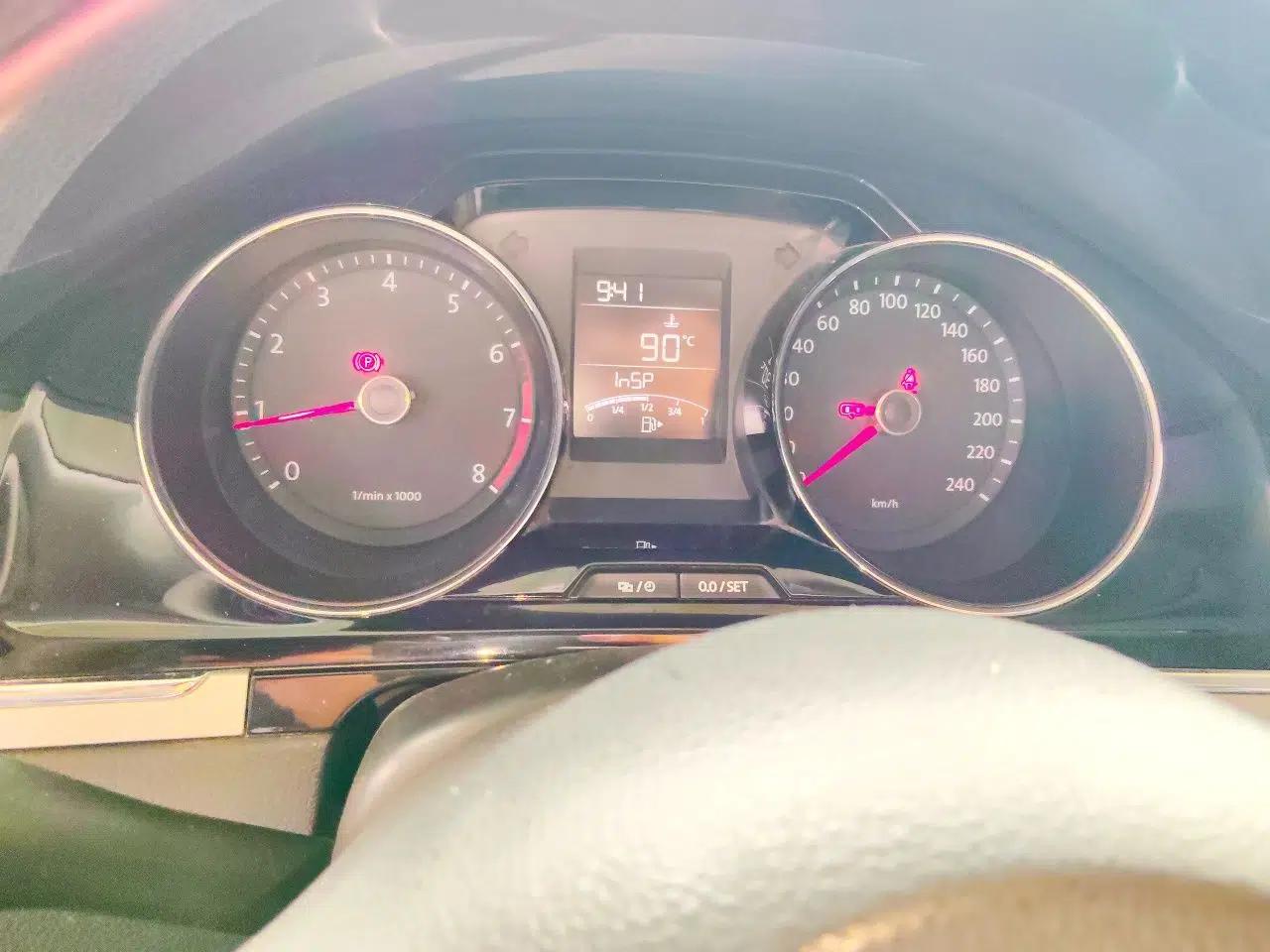 Volkswagen Bora 2013 1.6L Manual Comfort Model — миниатюра 11