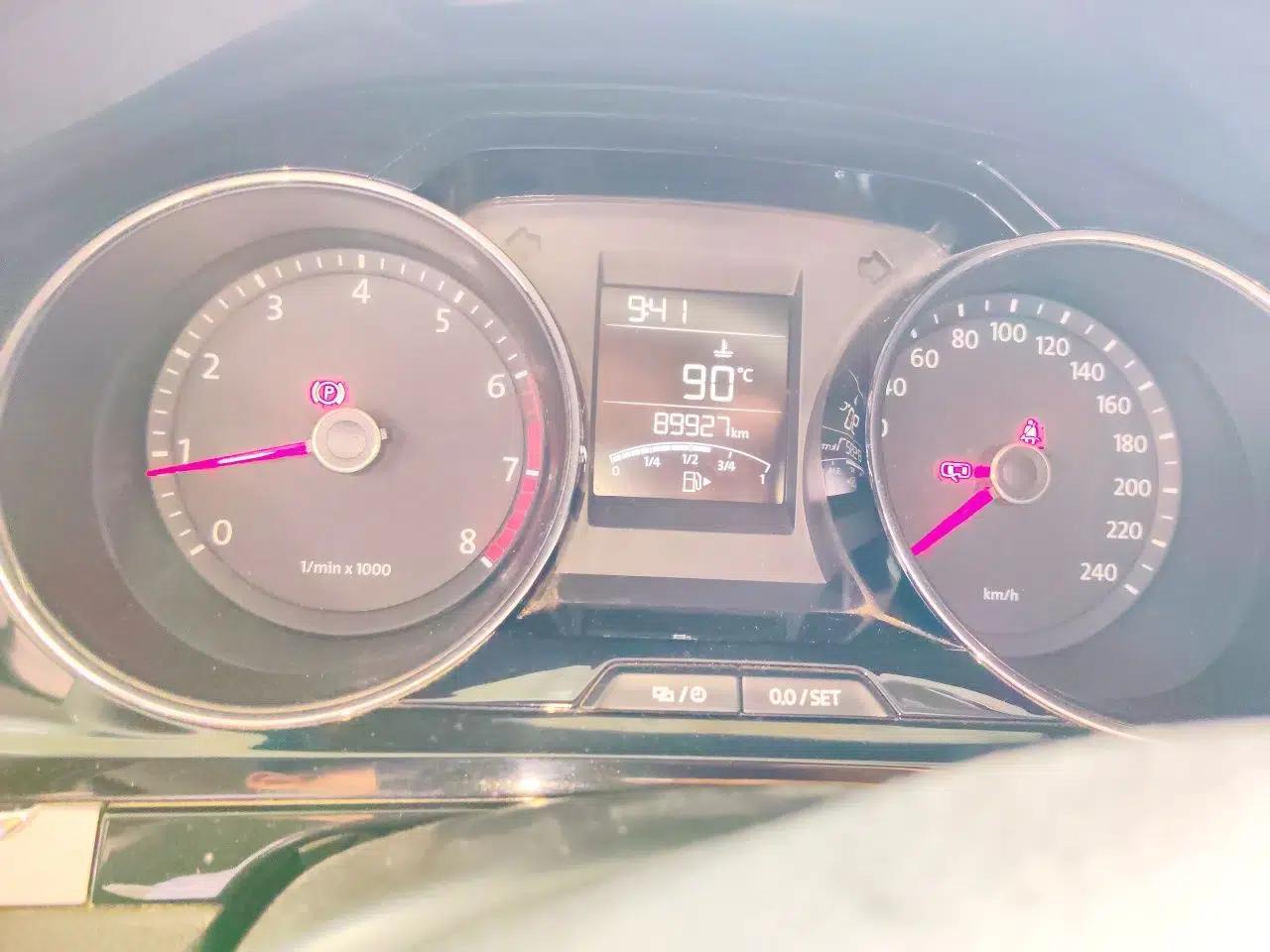 Volkswagen Bora 2013 1.6L Manual Comfort Model — миниатюра 12