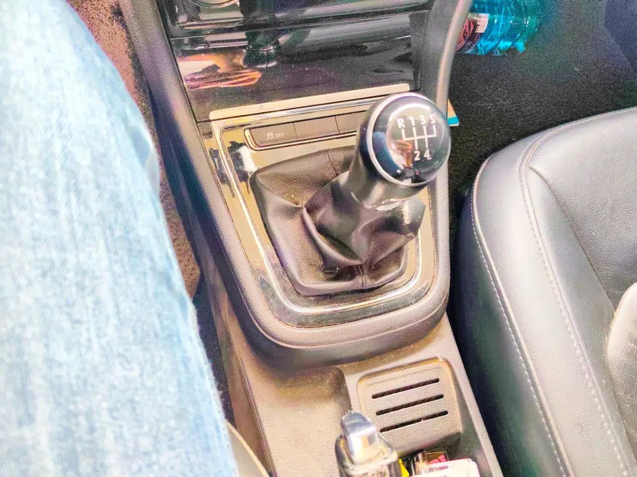 Volkswagen Bora 2013 1.6L Manual Comfort Model — миниатюра 14