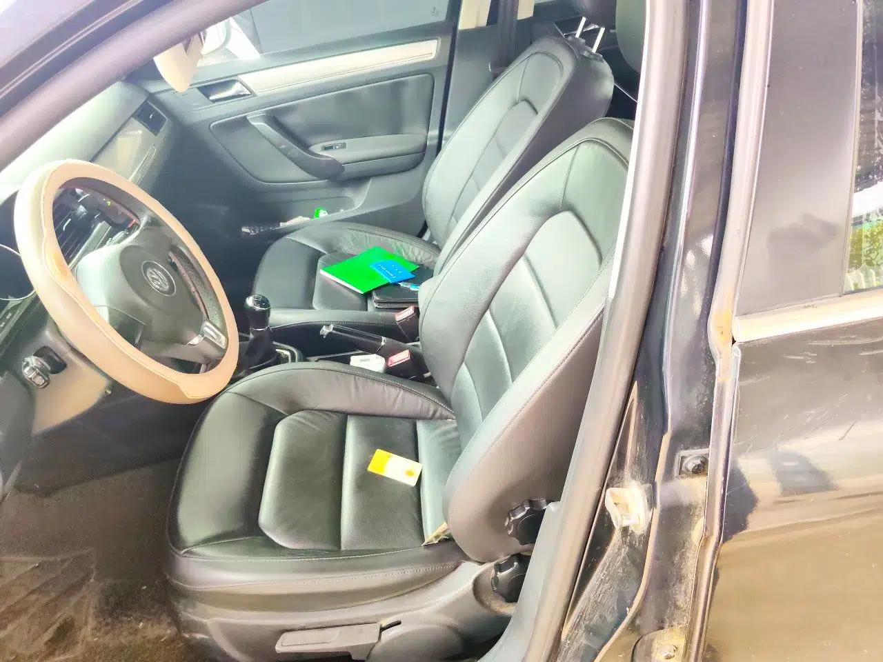 Volkswagen Bora 2013 1.6L Manual Comfort Model — миниатюра 15
