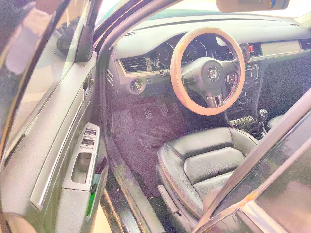 Volkswagen Bora 2013 1.6L Manual Comfort Model — миниатюра 16