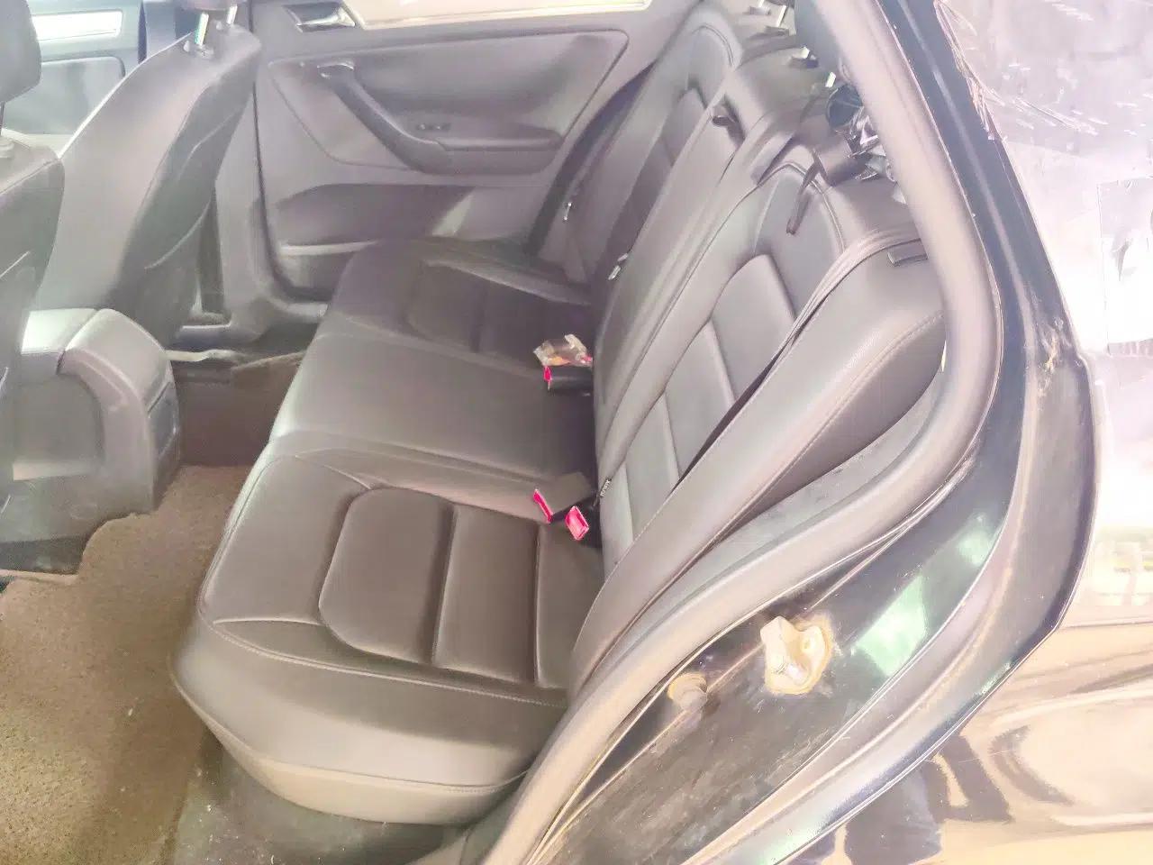 Volkswagen Bora 2013 1.6L Manual Comfort Model — миниатюра 17