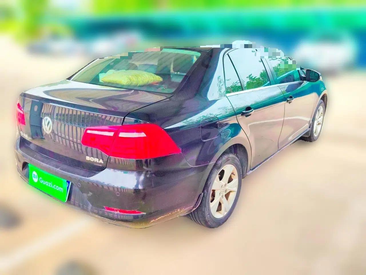 Volkswagen Bora 2013 1.6L Manual Comfort Model — миниатюра 6