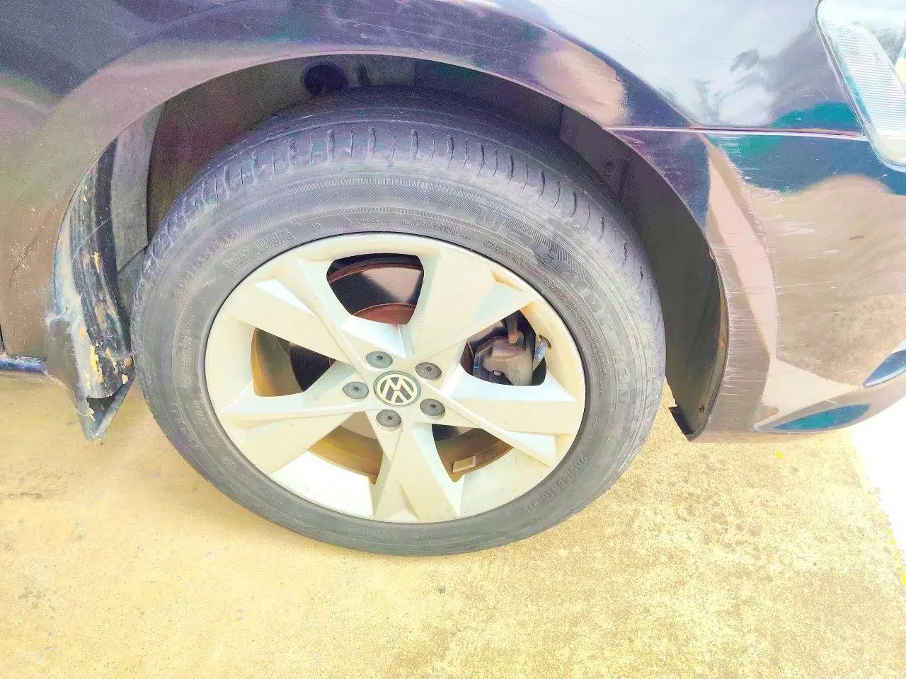Volkswagen Bora 2013 1.6L Manual Comfort Model — миниатюра 8
