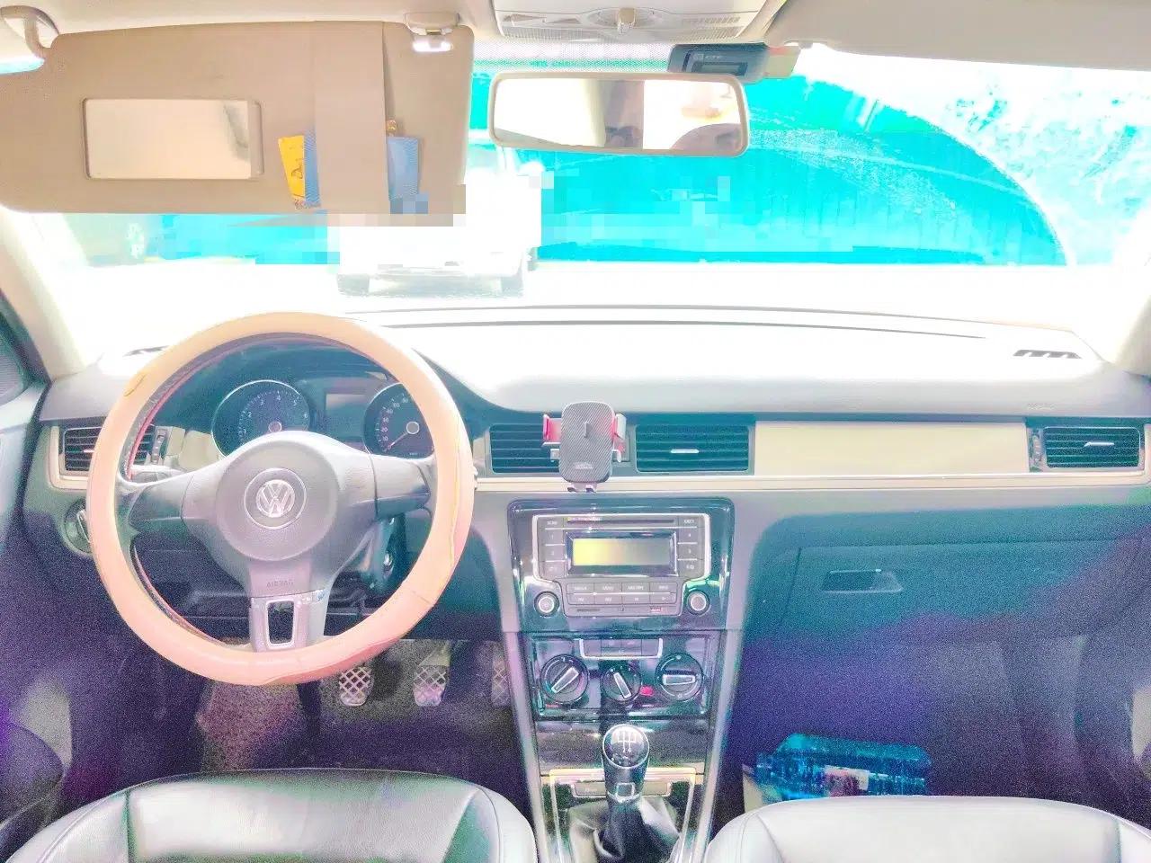 Volkswagen Bora 2013 1.6L Manual Comfort Model — миниатюра 9