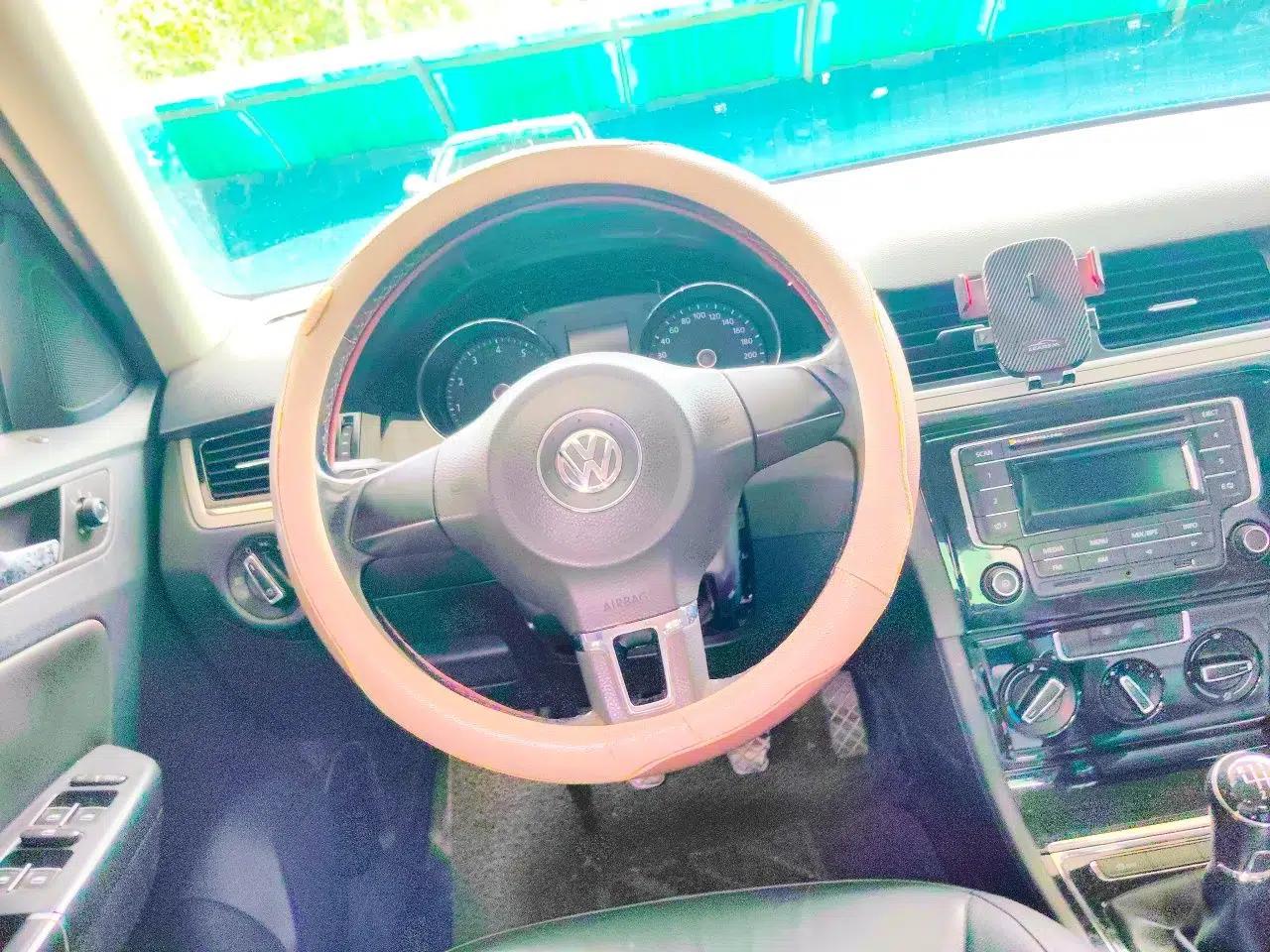 Volkswagen Bora 2013 1.6L Manual Comfort Model — миниатюра 10