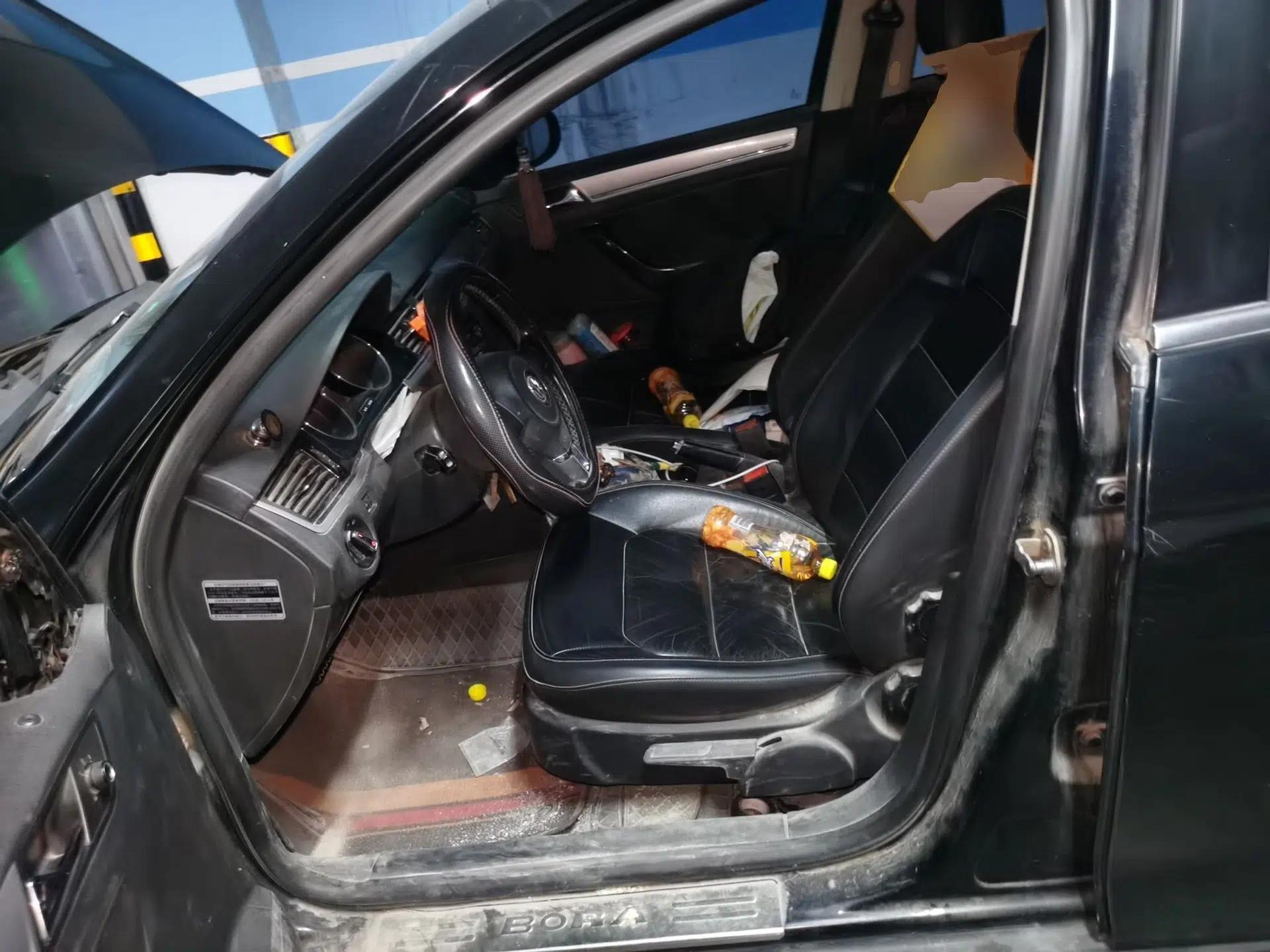 Volkswagen Bora 2013 1.6L Automatic Comfort Model — миниатюра 15