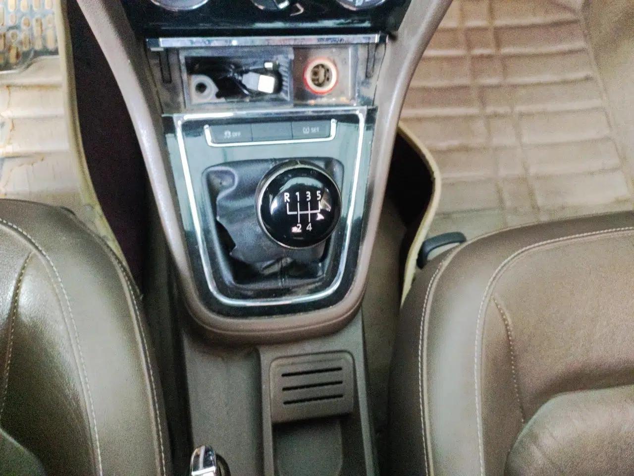 Volkswagen Bora 2014 1.6L Manual Comfort Model — миниатюра 14