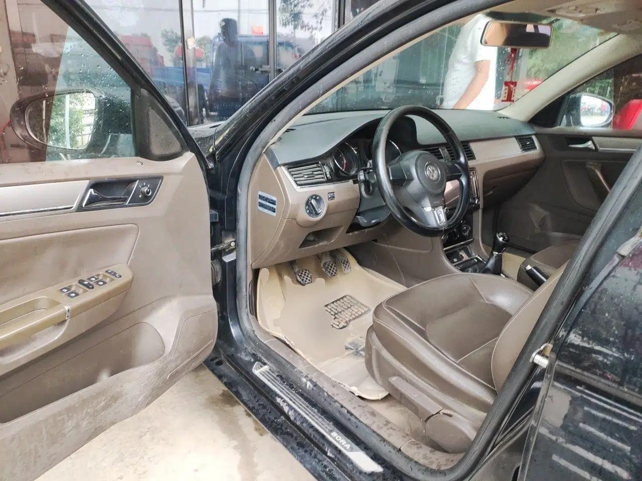 Volkswagen Bora 2014 1.6L Manual Comfort Model — миниатюра 16