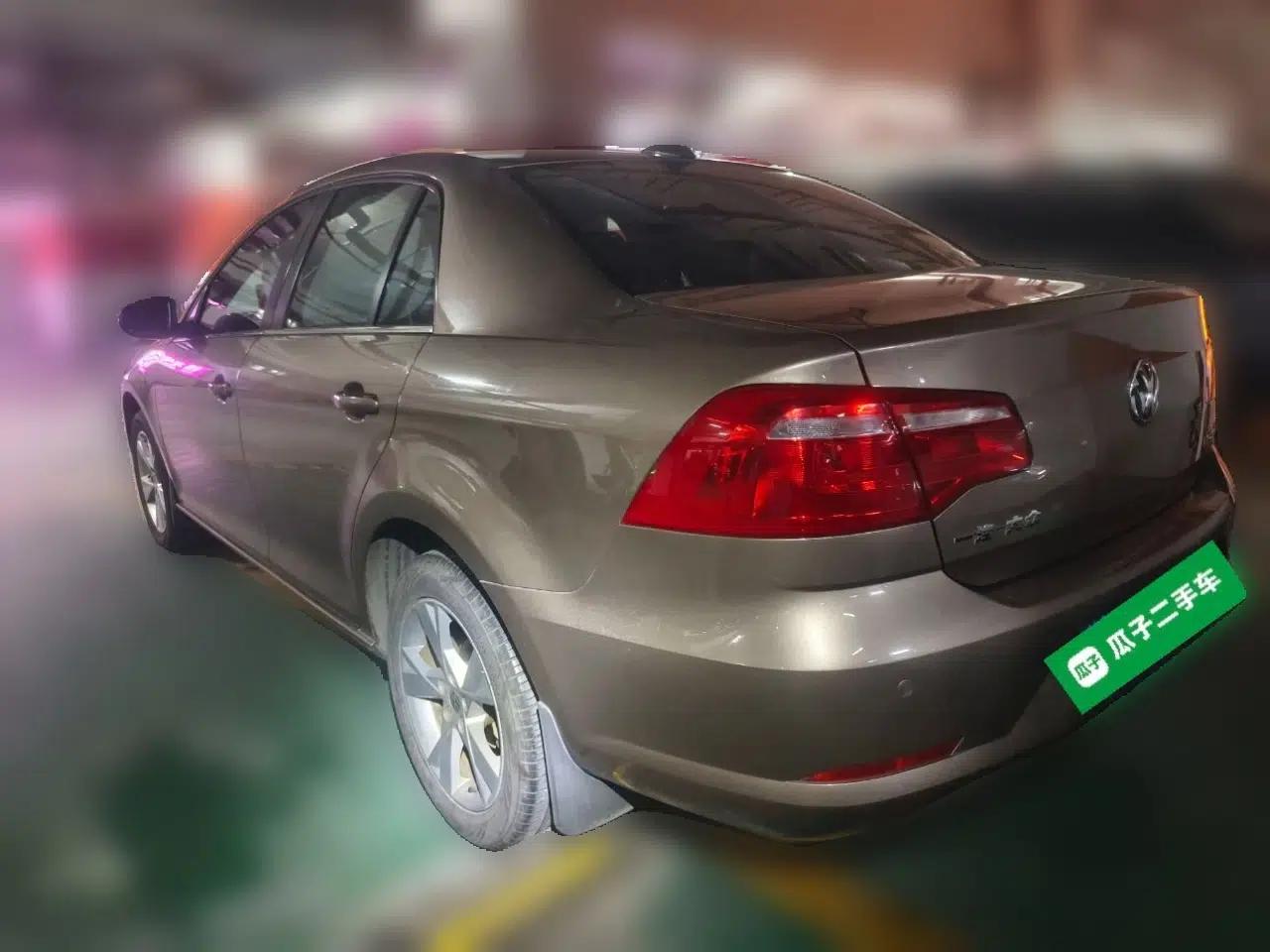 Volkswagen Bora 2014 1.6L Automatic Comfort Model — миниатюра 4