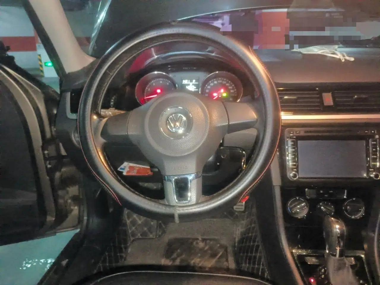 Volkswagen Bora 2014 1.6L Automatic Comfort Model — миниатюра 9