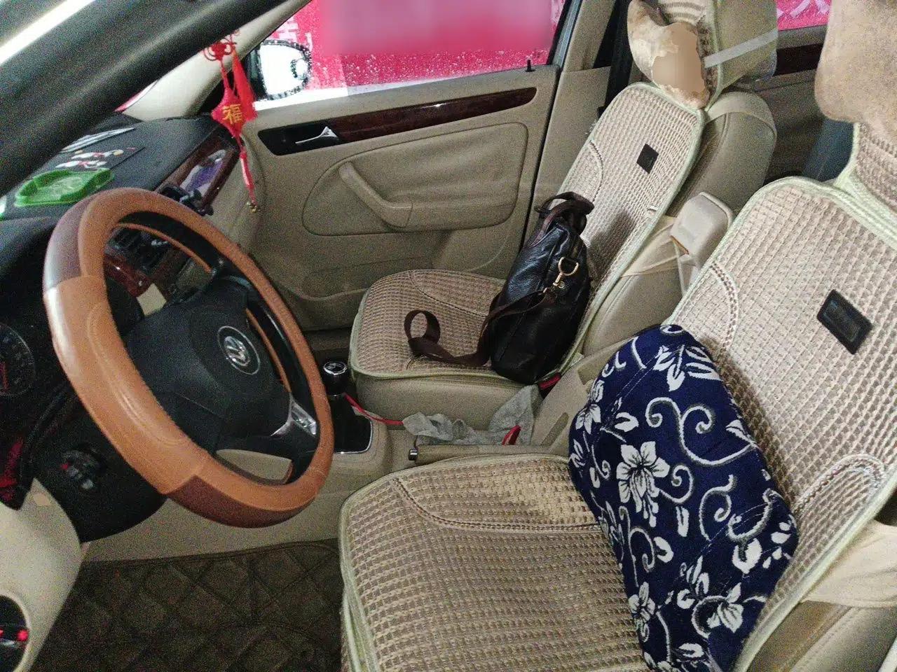 Volkswagen Bora 2011 1.6L Manual Comfort Version — миниатюра 15