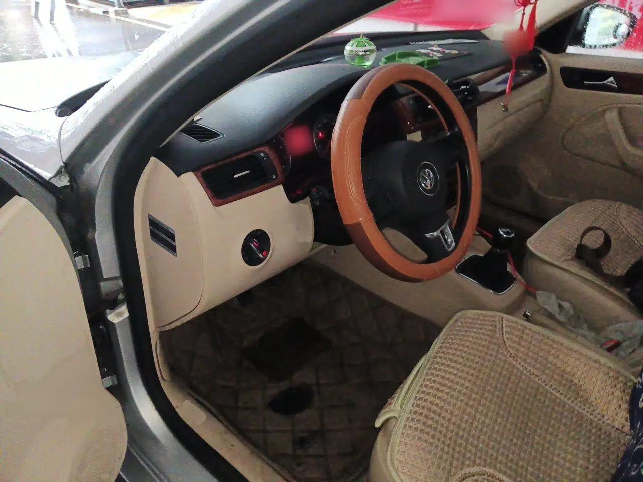 Volkswagen Bora 2011 1.6L Manual Comfort Version — миниатюра 16