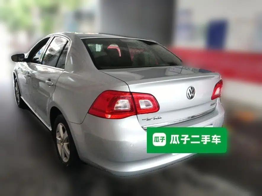 Volkswagen Bora 2011 1.6L Manual Comfort Version — миниатюра 4