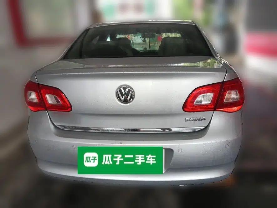 Volkswagen Bora 2011 1.6L Manual Comfort Version — миниатюра 5