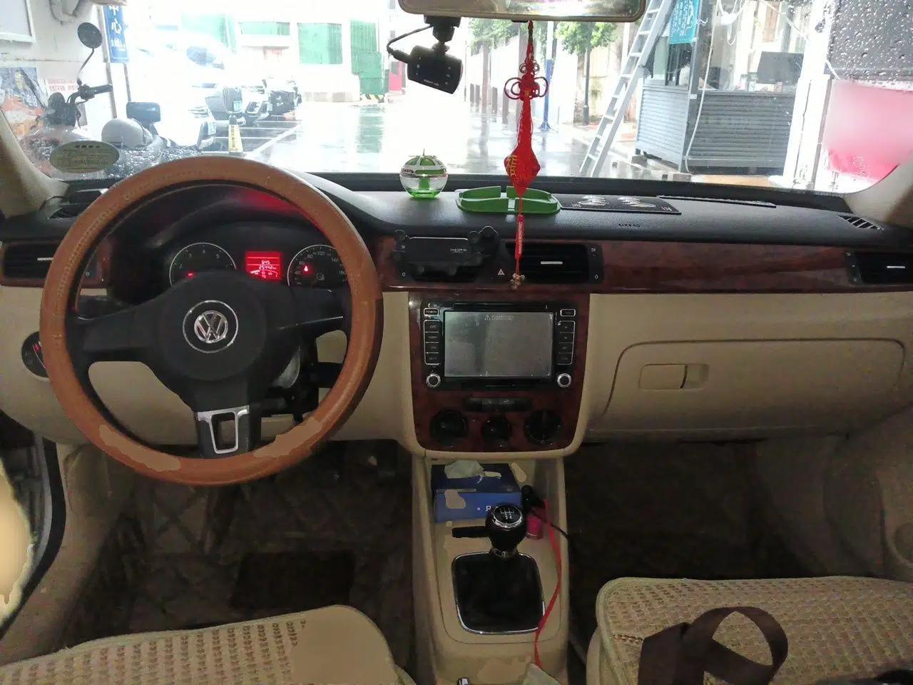 Volkswagen Bora 2011 1.6L Manual Comfort Version — миниатюра 9