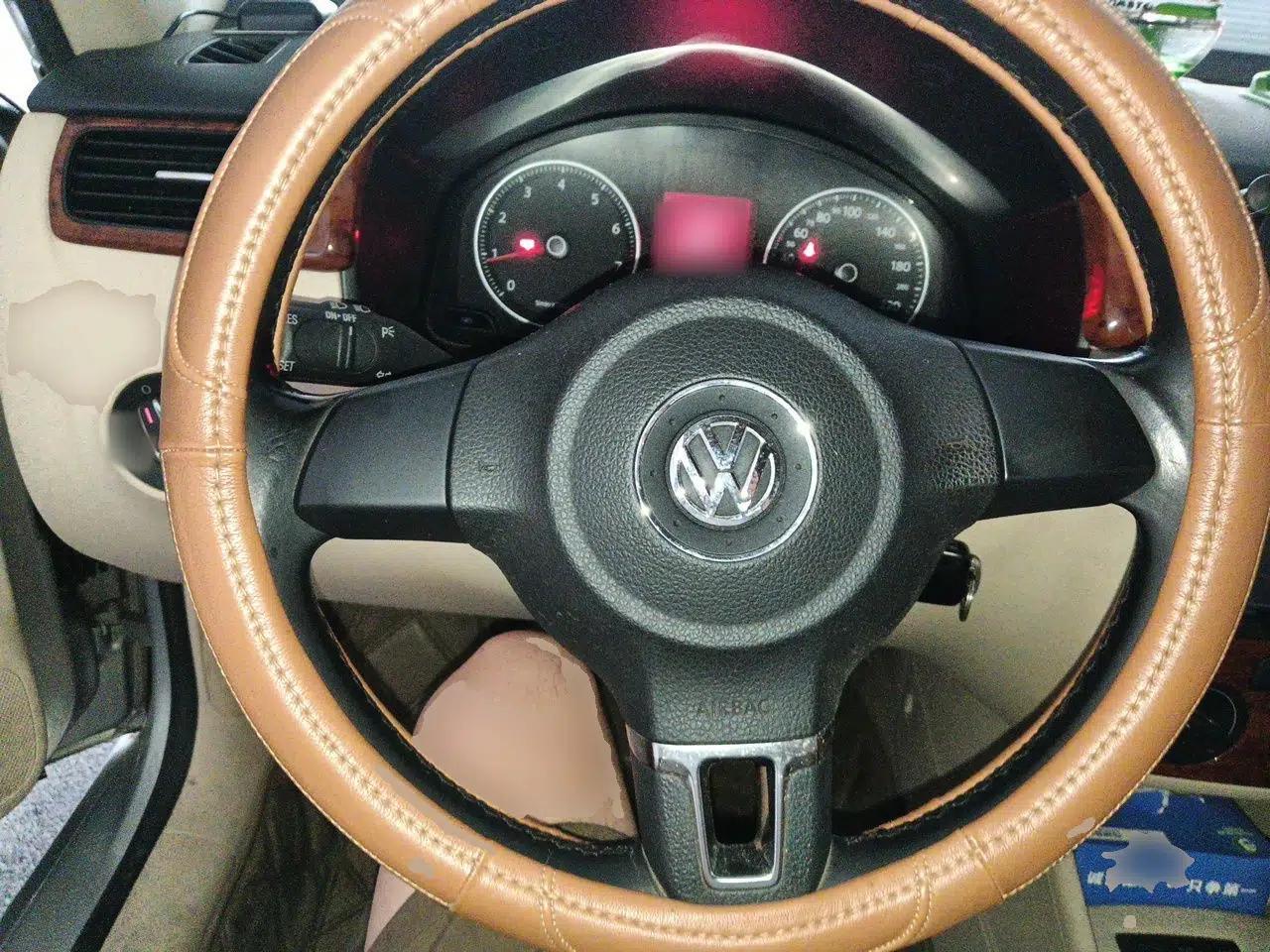Volkswagen Bora 2011 1.6L Manual Comfort Version — миниатюра 10