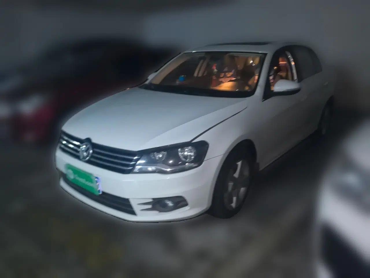 Volkswagen Bora 2013 1.6L Automatic Comfort Model — миниатюра 1