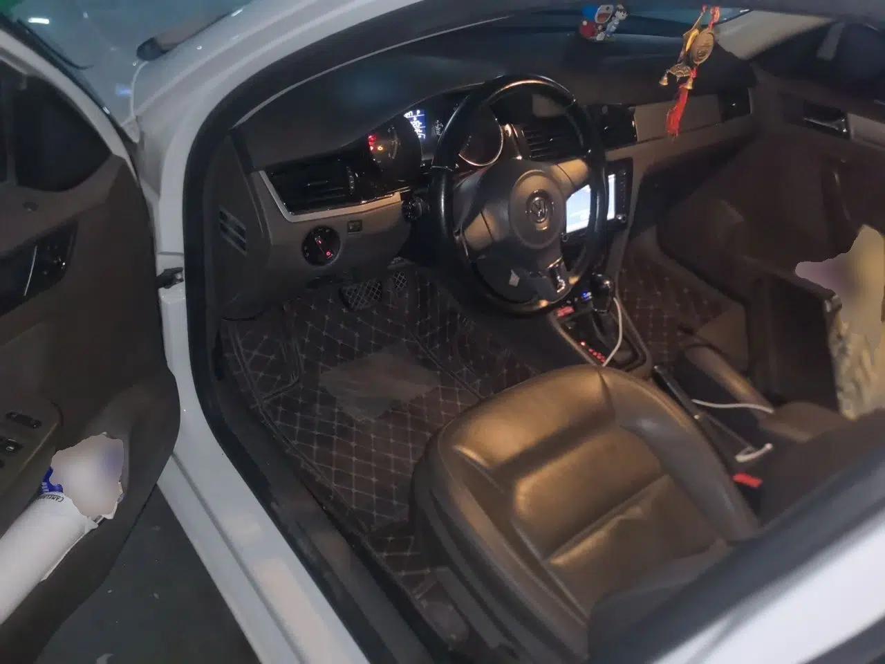 Volkswagen Bora 2013 1.6L Automatic Comfort Model — миниатюра 16