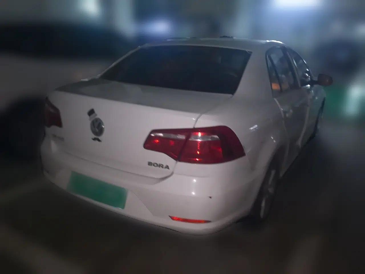 Volkswagen Bora 2013 1.6L Automatic Comfort Model — миниатюра 6