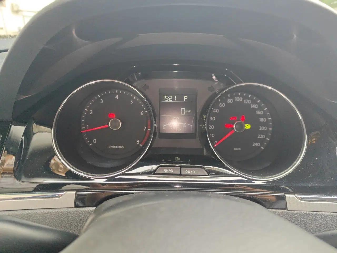 Volkswagen Bora 2015 Value Edition 1.6L Automatic Comfort Version — миниатюра 11