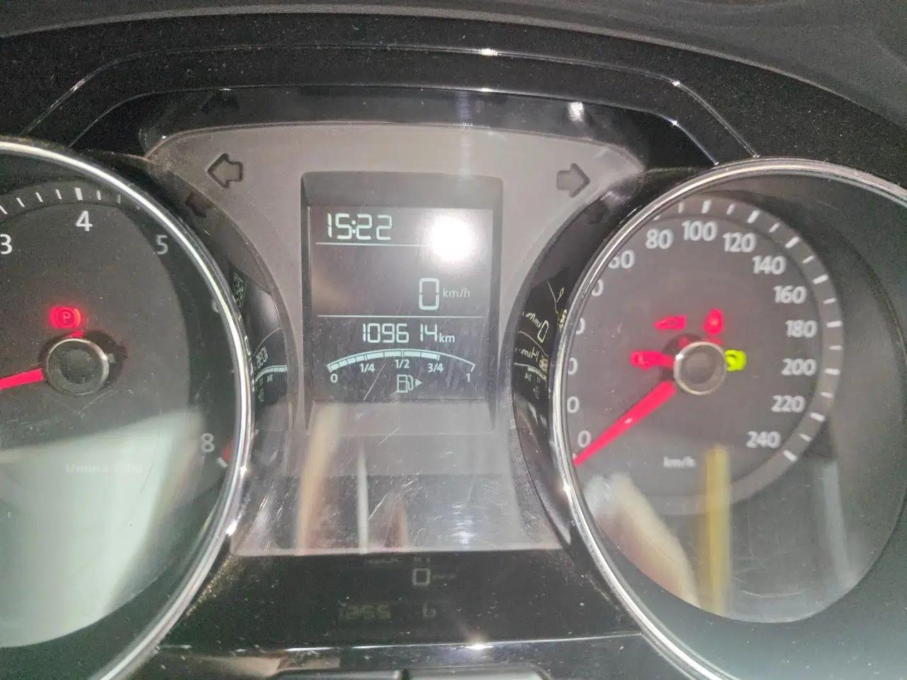 Volkswagen Bora 2015 Value Edition 1.6L Automatic Comfort Version — миниатюра 12