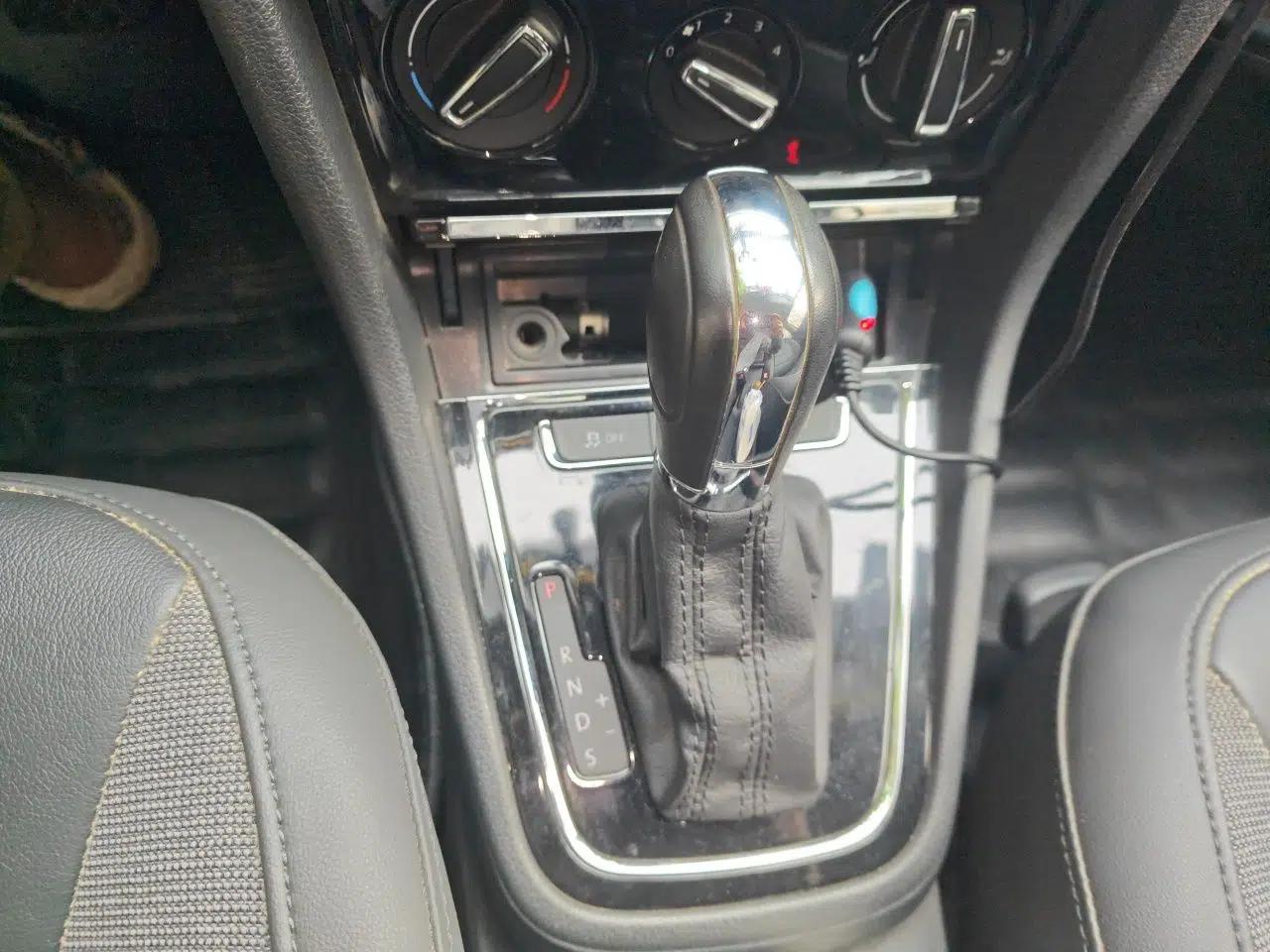 Volkswagen Bora 2015 Value Edition 1.6L Automatic Comfort Version — миниатюра 14