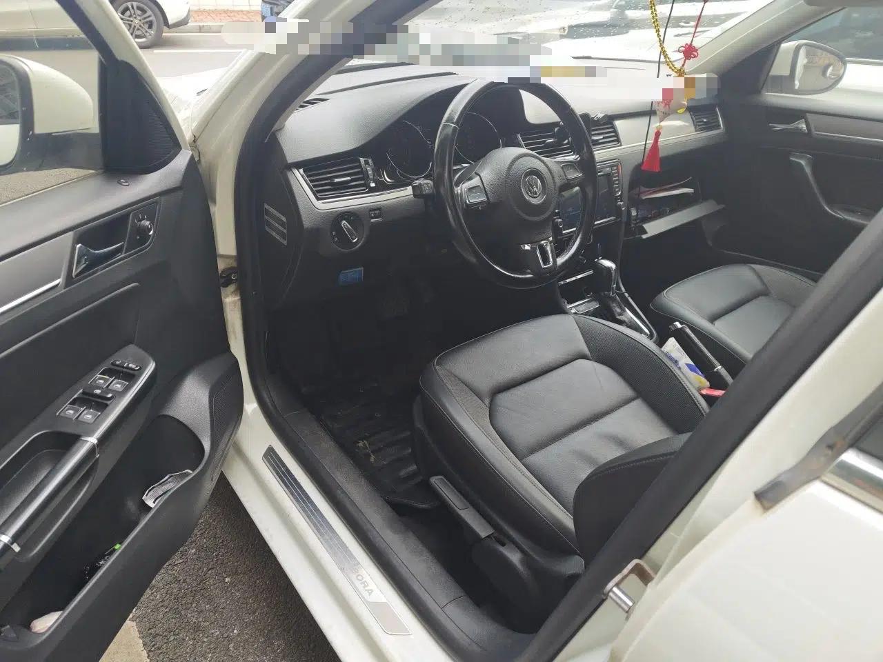 Volkswagen Bora 2015 Value Edition 1.6L Automatic Comfort Version — миниатюра 16