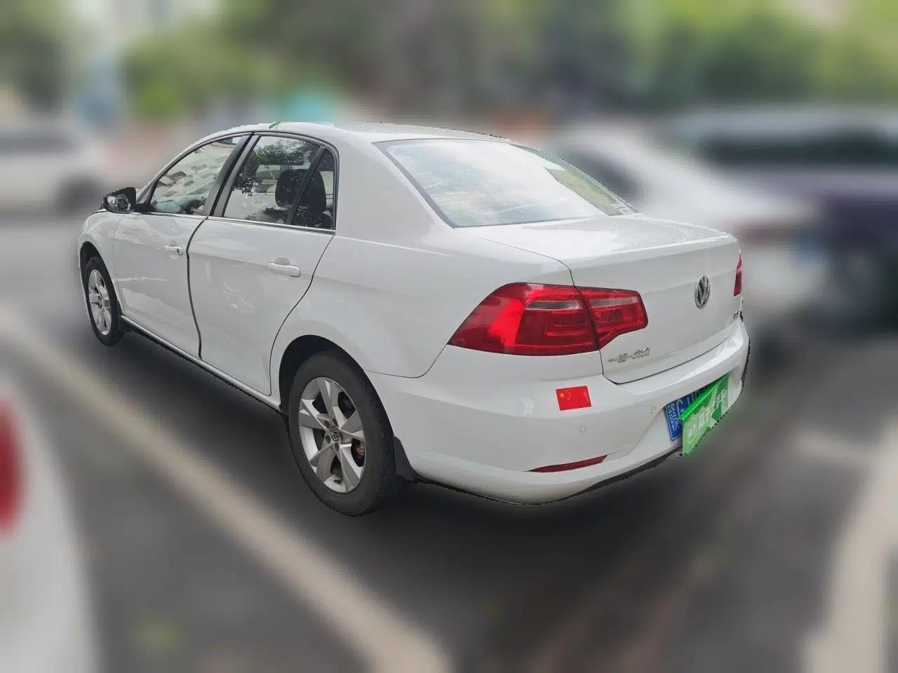 Volkswagen Bora 2015 Value Edition 1.6L Automatic Comfort Version — миниатюра 4