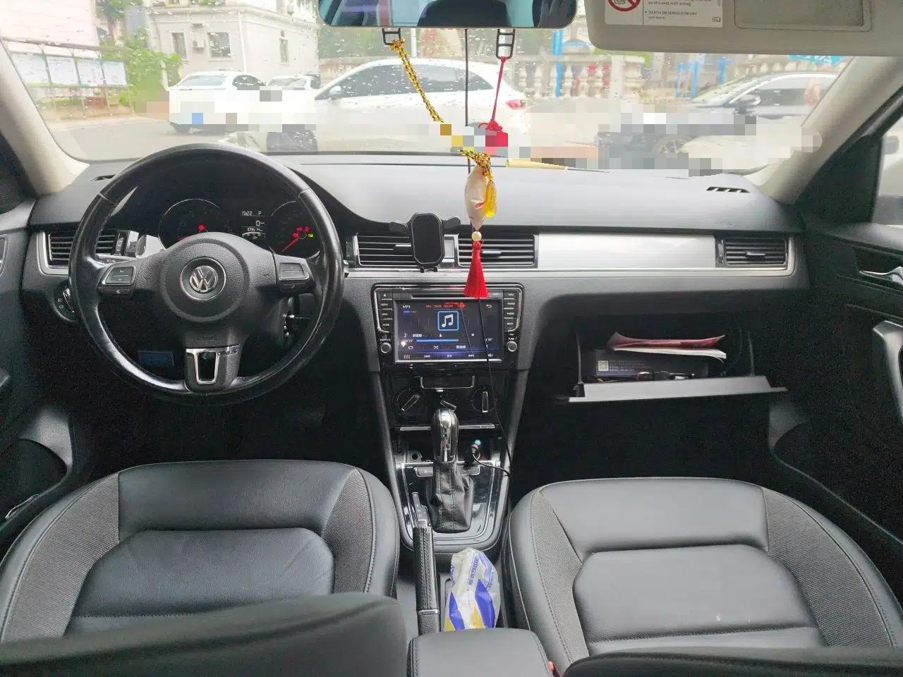 Volkswagen Bora 2015 Value Edition 1.6L Automatic Comfort Version — миниатюра 9
