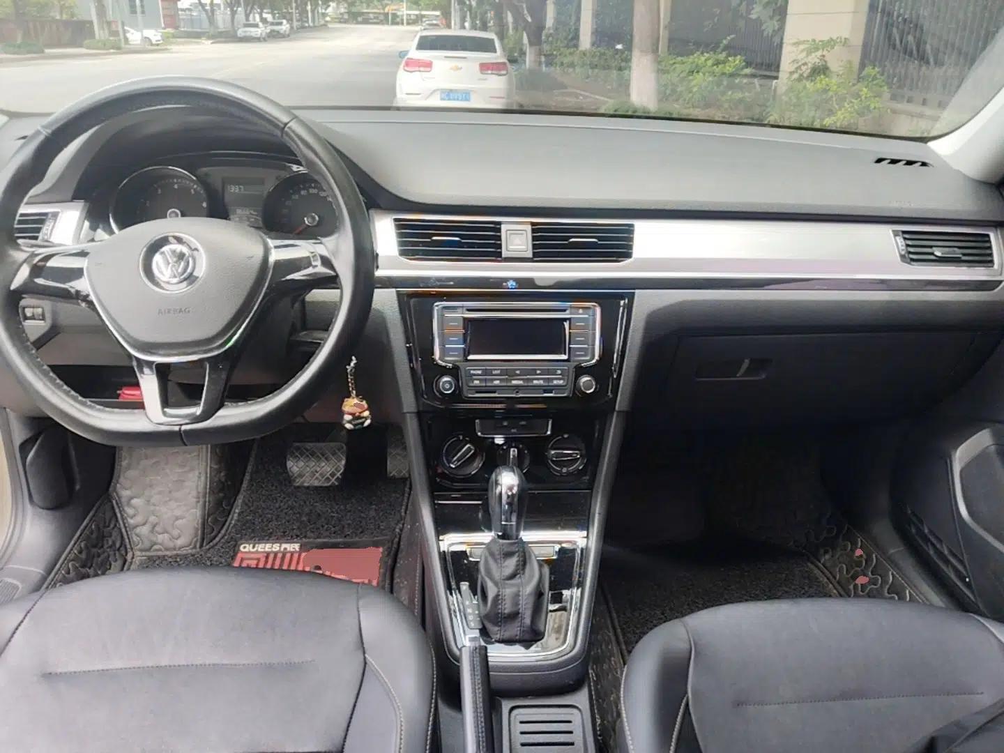 Volkswagen Bora 2017 1.6L Automatic Comfort Model — миниатюра 12